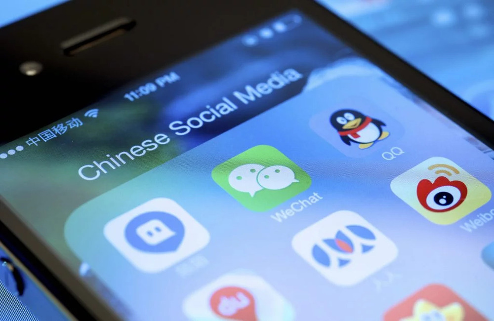Para-social relationships, fandoms and doxing: The toxic social media culture among China’s youth